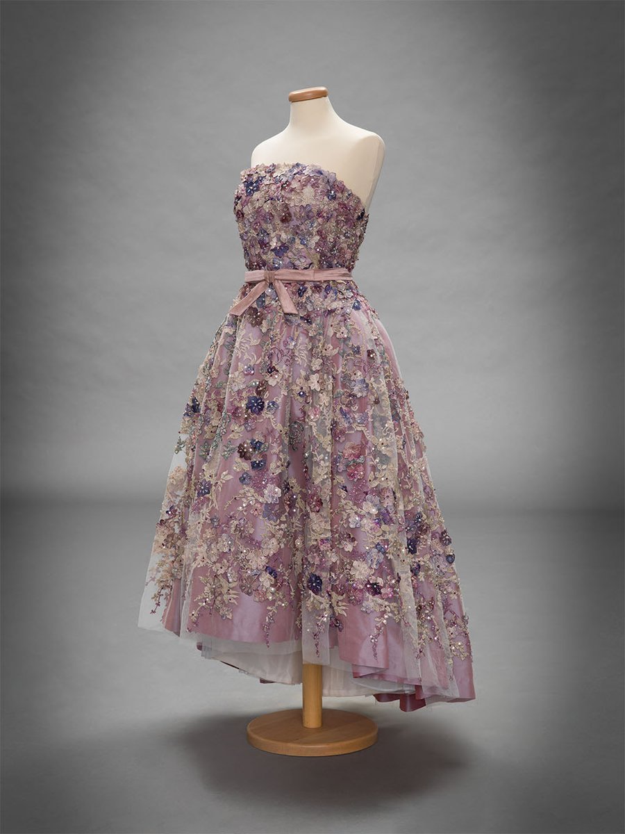 vickyhaddock's tweet photo. #MrsHarrisGoesToParis is the perfect film to curl up with at this time of year. Costume designer Jenny Beavan was inspired by Christian Dior's Miss Dior cocktail dress, from his S/S 1949 collection, for the Ravissante dress that Mrs. Harris falls in love with. #film #dress #Dior https://t.co/kEIjW8Um4l