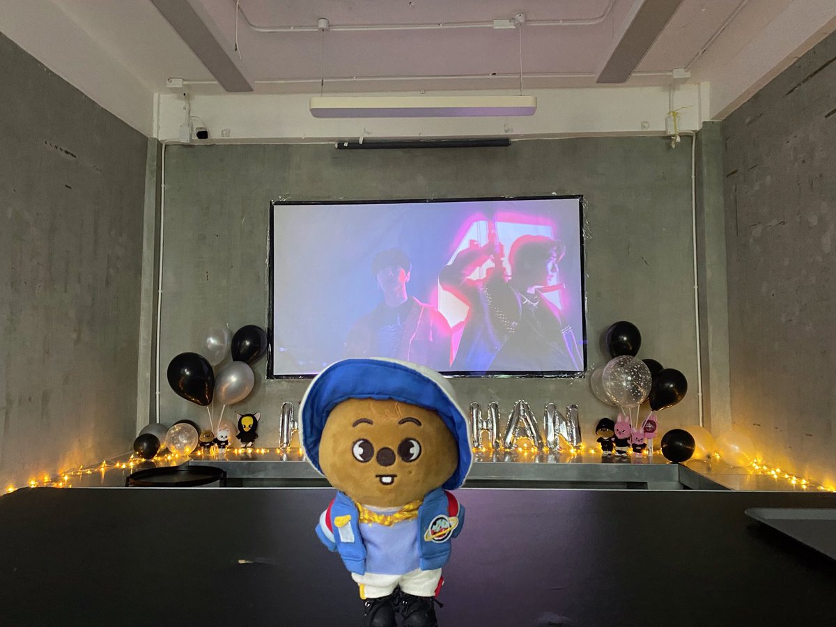 daneeehannie's tweet photo. งาน #missingCB97_1003 ธีมงานเท่มั่ก! น้ำขนมอร่อยค่า มีคอนเสิร์ตให้ดูด้วย✨ 
ขอบคุณทุกคนสำหรับของแจกด้วยนะคะ🥰 https://t.co/uuOdwY5y5q
