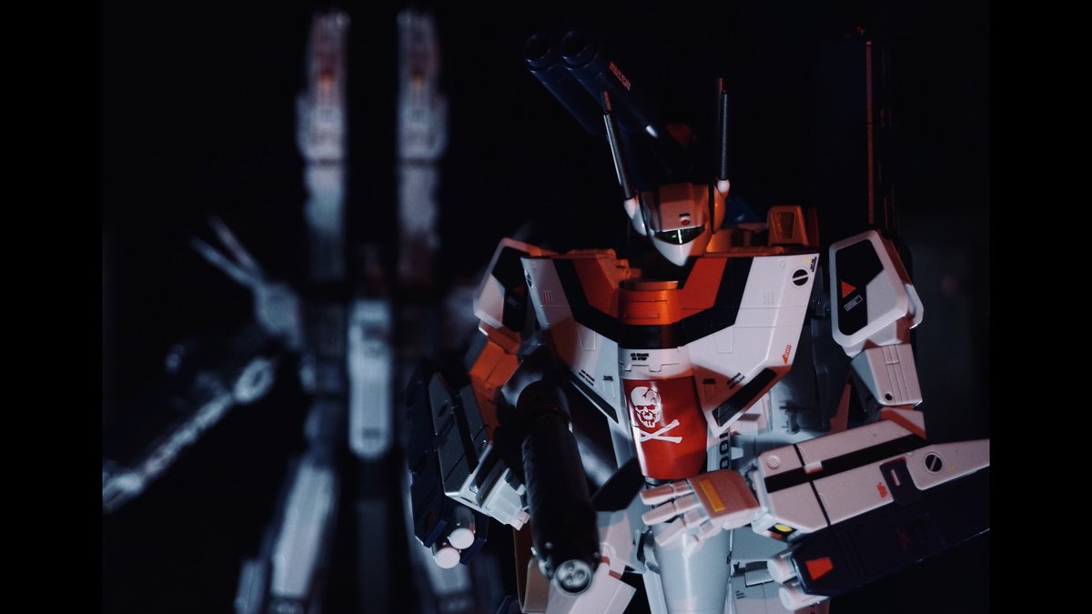 ChidokiTV's tweet photo. Happy 40th Anniversary Macross since Oct 3, 1982.  The photos are the VF-1S Strike Hikaru Ichijyo DX Chogokin 1/48 and in the background is the Macross Fortress Arcadia 1/3000.
#Macross #Macross40th #Macross40thAnniversary https://t.co/17TSP2mihS