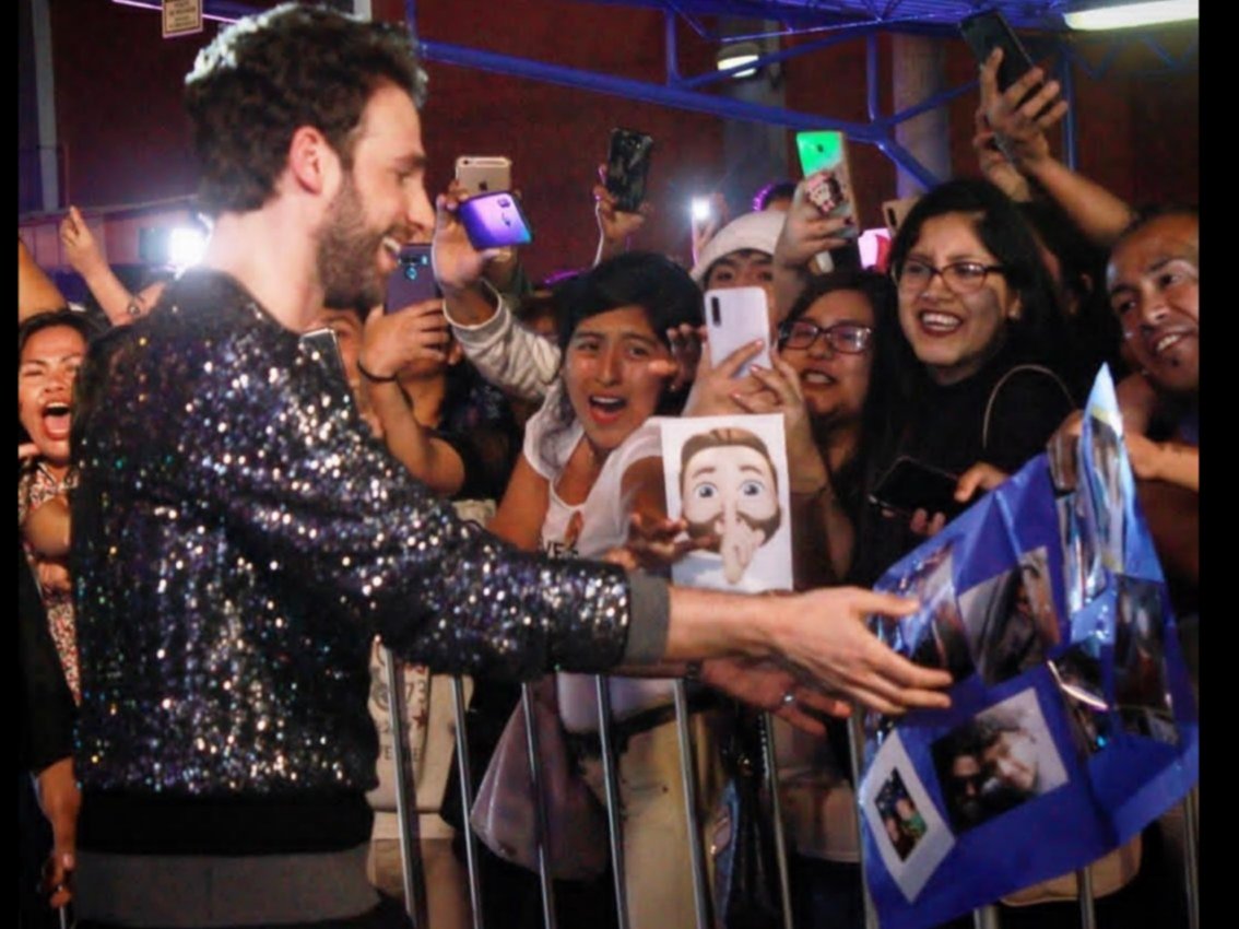 Feliz cumpleaños a mi conductor favorito❤️ El más humilde y cariñoso, cuando lo conocí me saludó, trató y abrazó como si me conociera de toda la vida, desborda amor y agradecimiento❤️ Esta foto representa el lindo corazón que tiene <a href="/rodgonzalezl/">Rodrigo González</a>