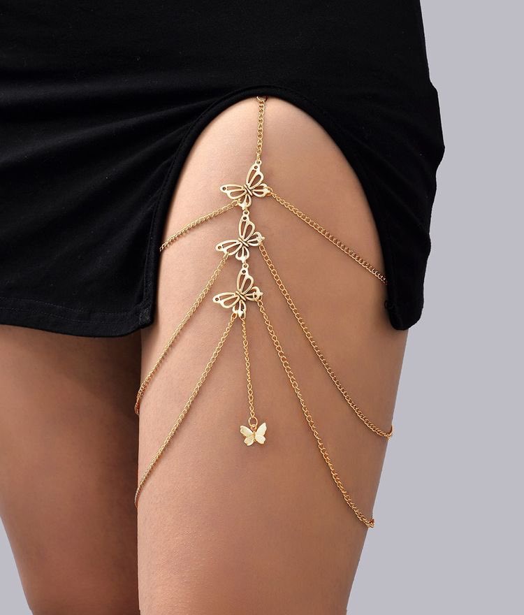 أناقة اللباس ونظافة الجسد وحركة الارداف شي يجعلك تقف اجلالاً  لانثى تحب نفسها