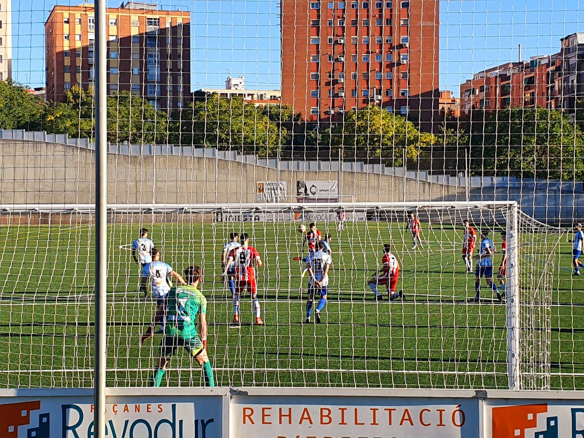 VirtudesMC69's tweet photo. Sábado tarde viendo al amigo Marc Riera, vestido de amarillo 💛 ( árbitro asistente)😂

@Sanfeliuenc
#Sr.Colegiado🟨🟥
#Sr.linier
#arbitroasistente
#arbitraje
#futbolpasion
#amigosrisasaseguradas😂 https://t.co/1zVklS64jA