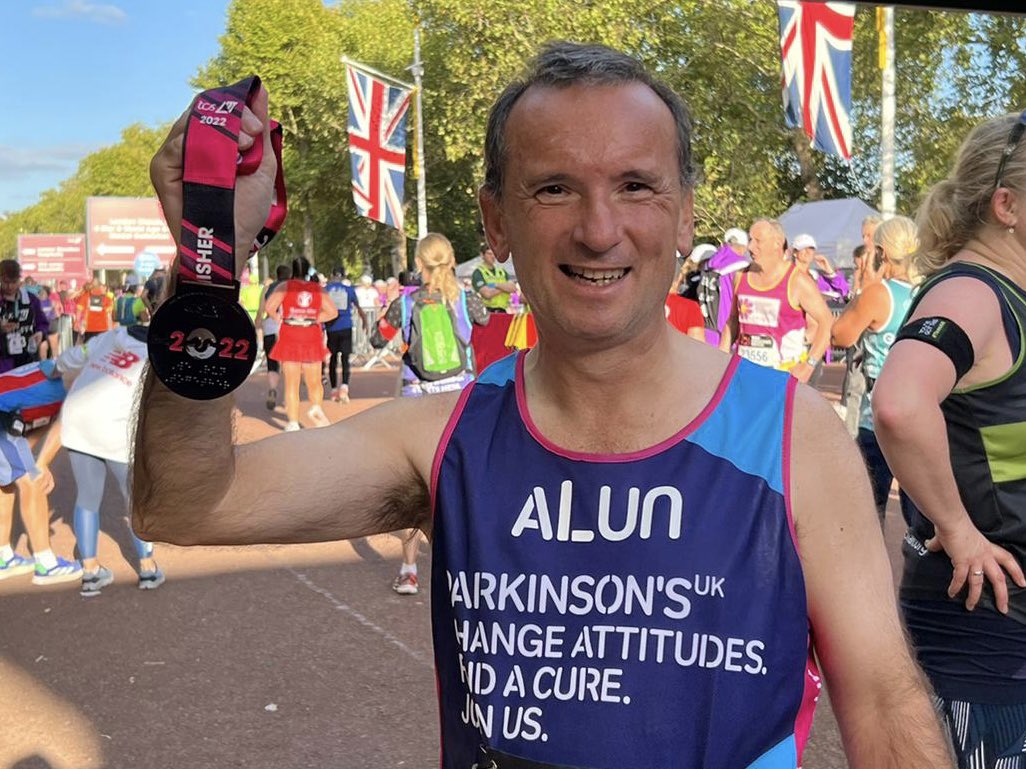 Alun Cairns tweet media