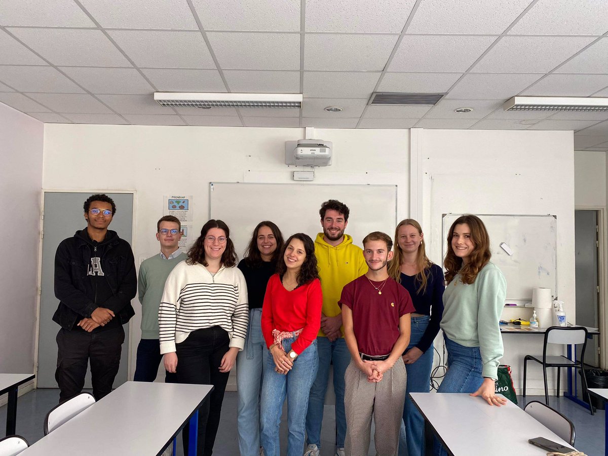 TiphanieFoucaud's tweet photo. #FAD | Aujourd’hui @Pharma_ANEPF était présente à @UnivTours pour former l’asso @OfficinaTours 💊

➡️ Au programme : 
Organiser un forum de l’#officine 🌱
Relations avec ses #partenaires 🤝
#communiquer sur ses actions 🗣 https://t.co/DBYNtpMgRb