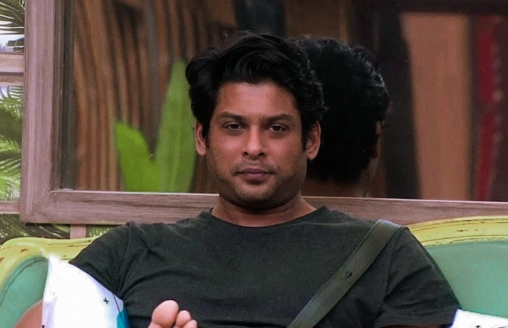 Maine toh dekha tha bas ek nazar ke khatir,
Kya khabar thi ki rag rag main sama jaoge tum.
.
.
 #SidharthShukla//<a href="/sidharth_shukla/">Sidharth Shukla</a>