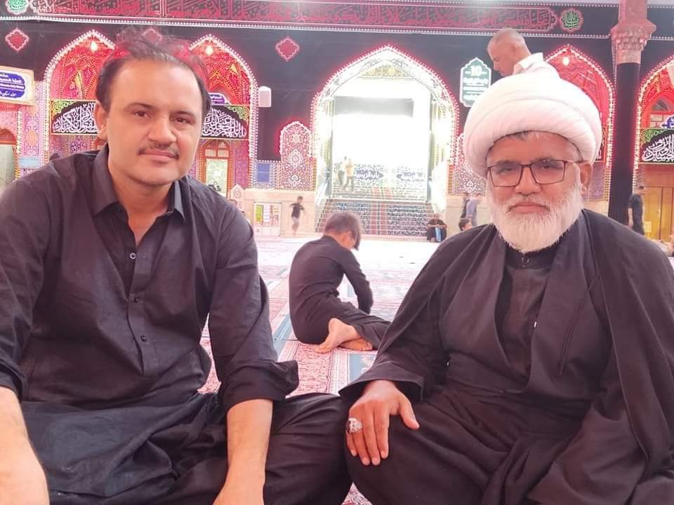 ZaminAl00279018's tweet photo. حرم مطہر حضرت امام حسین ع پر  ایم پی اے امداد علی پتافی کے چھوٹے بھاٸ أمجد پتافی  کی حاضری,محترم آصف علی زرداری کےصحتیابی  اور سندھ پاکستان اور تمام انسانیت کی خوشحالی اور بقا کی دعا, 
@BBhuttoZardari
@AseefaBZ 
@BakhtawarBZ https://t.co/sd8uVJaNlK