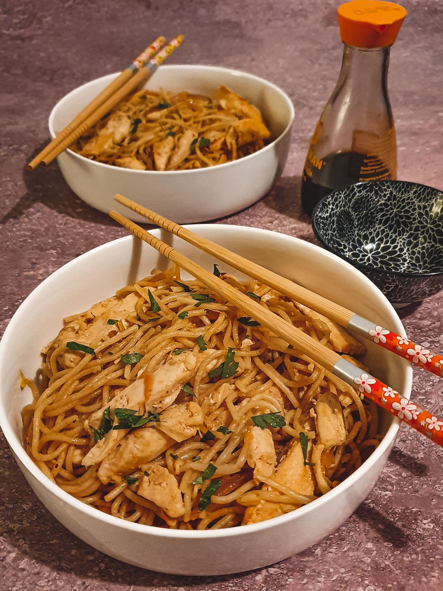 Et si on partait en voyage avec cette délicieuse #recette de #spaghettis au #poulet pimenté façon asiatique ? Ce plat, #antigaspillage, est haut en saveurs et vous permettra d’utiliser de façon originale des pâtes restant d’un repas précédent.
gourmicom.fr/recette-spaghe… #blog