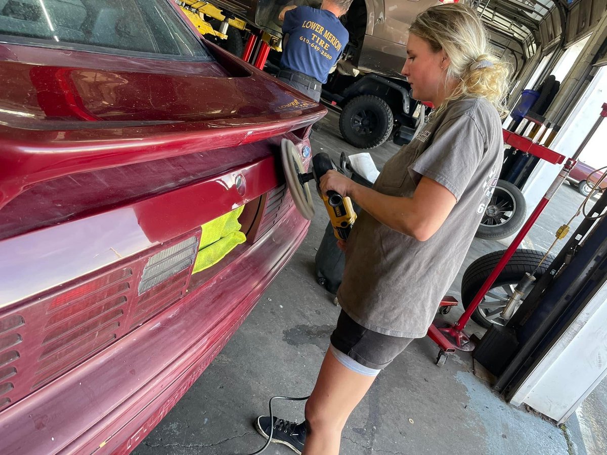 MerionAuto's tweet image. Cleaning up the paint on the ‘88 foxbody! 

#lowermerionautoservice #bestofmainline #foxbody #foxbodymustang #revival