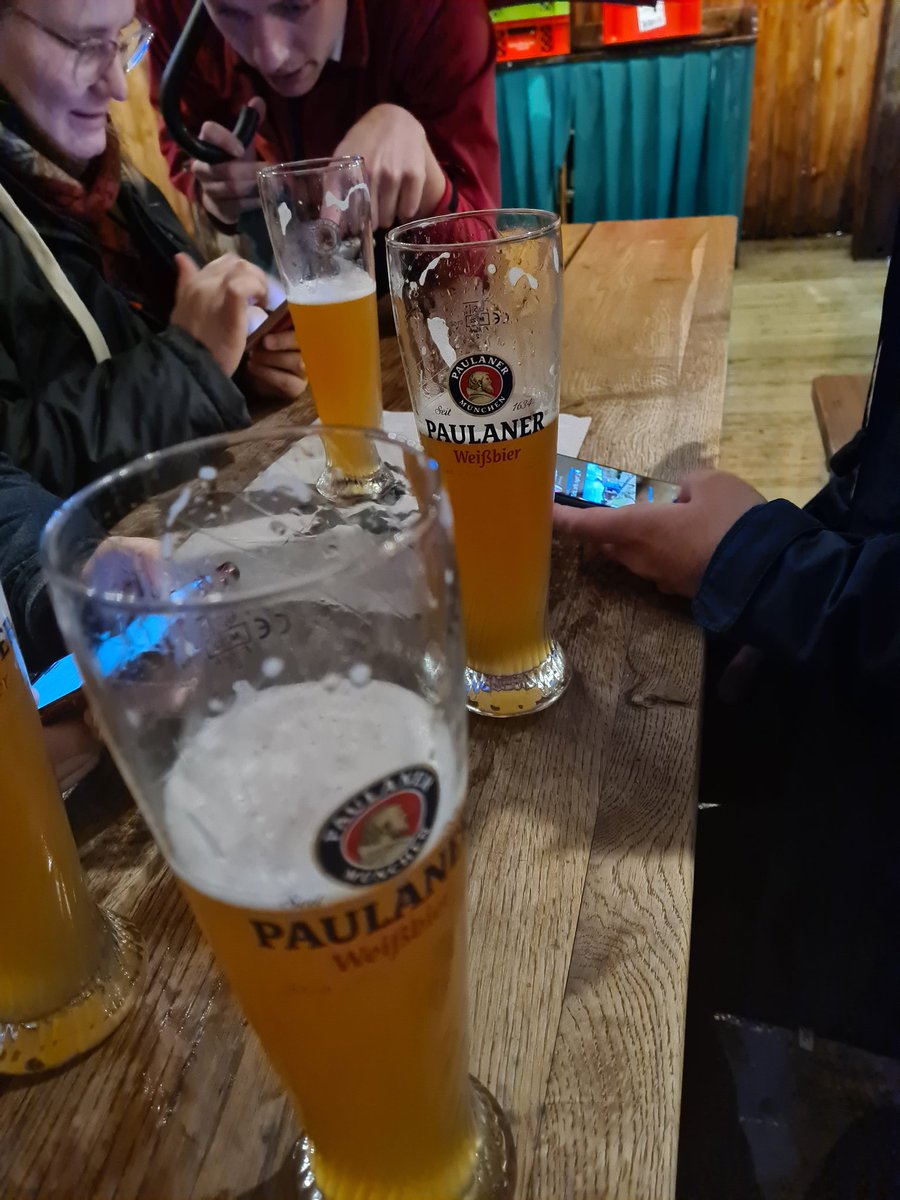 RostadIngrid's tweet photo. @PerniHansen @thomanyg @MadsOpheim @Mariesoer Oktoberfest i München leverer bedre på lederhosen enn på vær, men gjennom noen nye venner fiksa vi både øl og et bord nesten under tak https://t.co/QV6LvsnYkC