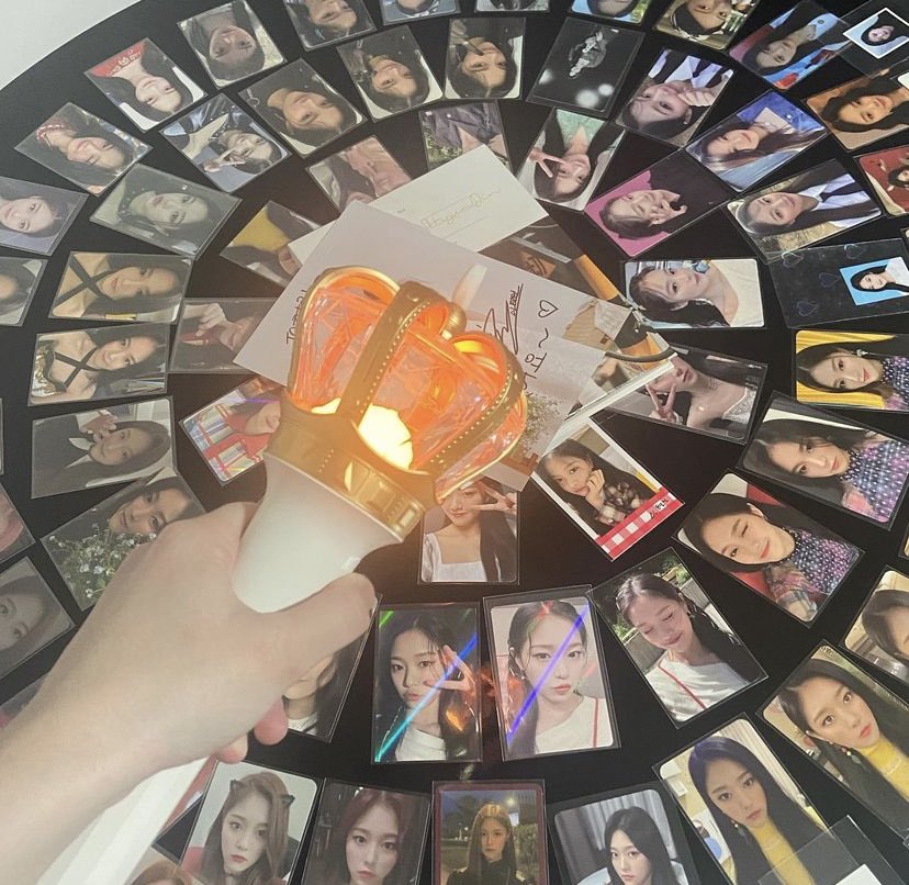 aeongls's tweet photo. @_mymusictaste my favorite solo from hyunjin is the one that makes me around her! I’m always next to her because I bring her everywhere I go. She’s always be my cat meow meow. Around you! that’s the song of the century! https://t.co/8CFcduQo0q