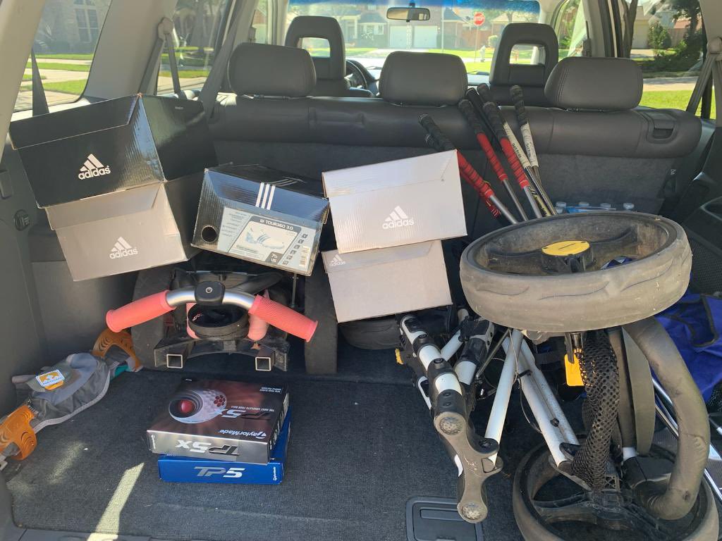 ikegolfteam's tweet photo. A big SWOOP to Jesus Saenz with The First Tee and University of Houston golf alum Ariana Saenz for their generous donation of golf equipment to the Eisenhower Golf team. Thank you so much!! https://t.co/DDLRgUHJVo