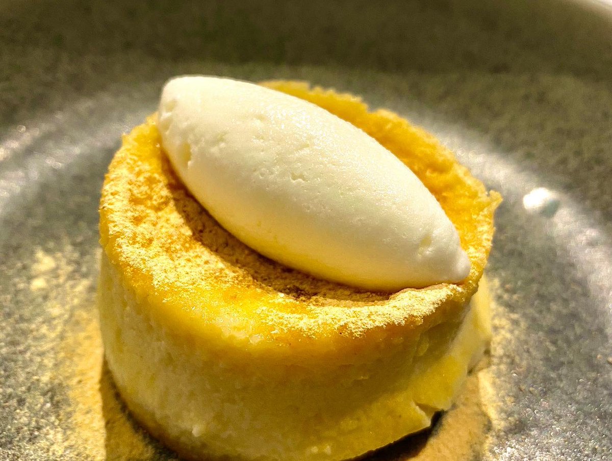 Aquí, con una chica guapa disfrutando de @restauranteababol #albacete #igersalbacete #albertogleton #chef #cheflife