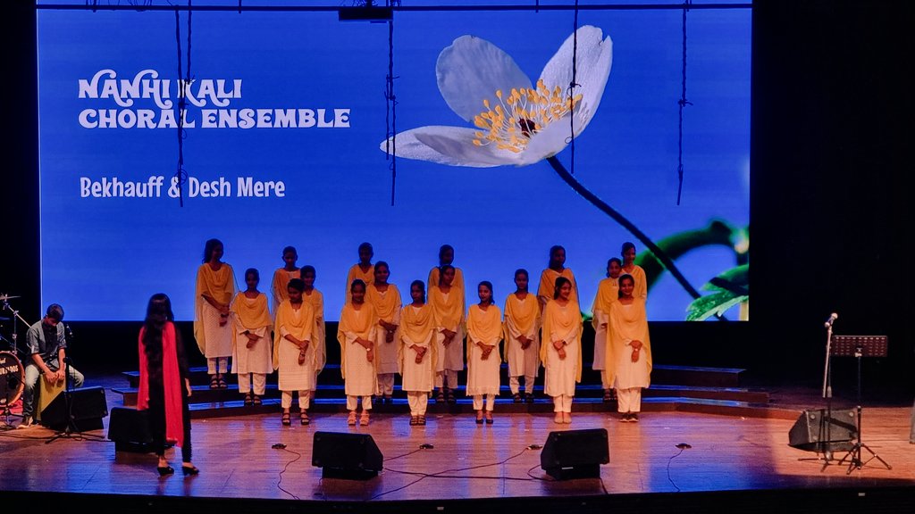 jaytweetshah's tweet photo. Proud to hear our #NanhiKalis sing at the #ChildrensChoirFestival presented by #StopGaps made more special on Oct 2 @MahindraRise Founder's Day.
@anandmahindra @SheetalMehta @vgjairam https://t.co/SYSVpzW29f