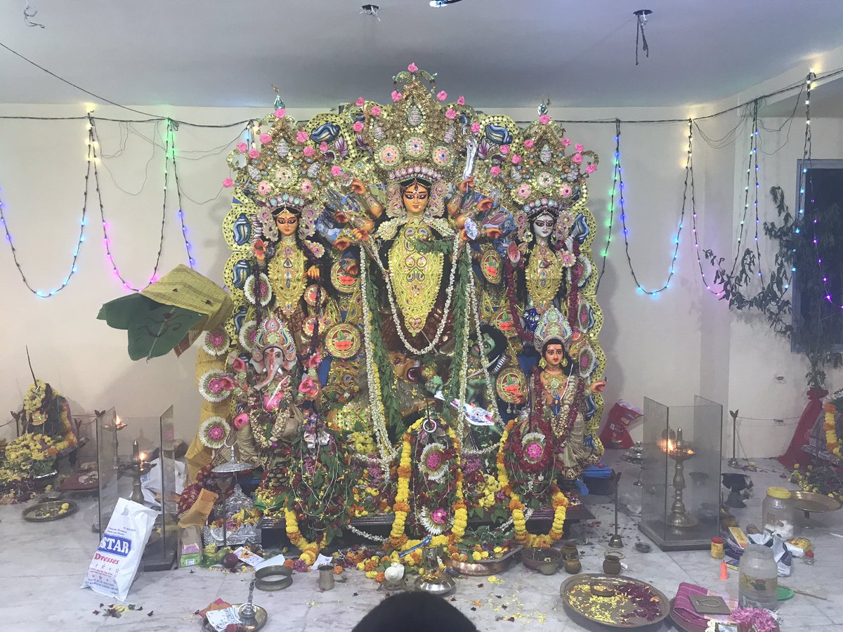 AYYANSELVA's tweet photo. May the auspicious occasion of Navratri bring into your lives eternal happiness and choicest blessings of Maa Durga🙏
#DurgaPooja2022 #DurgaMaa #Navratri2022 #MadrasKaliBari #Kaliamman #NavratriKolu
#MyClicks #MobilePhotography #iOS15.7 https://t.co/GJwO975wLN