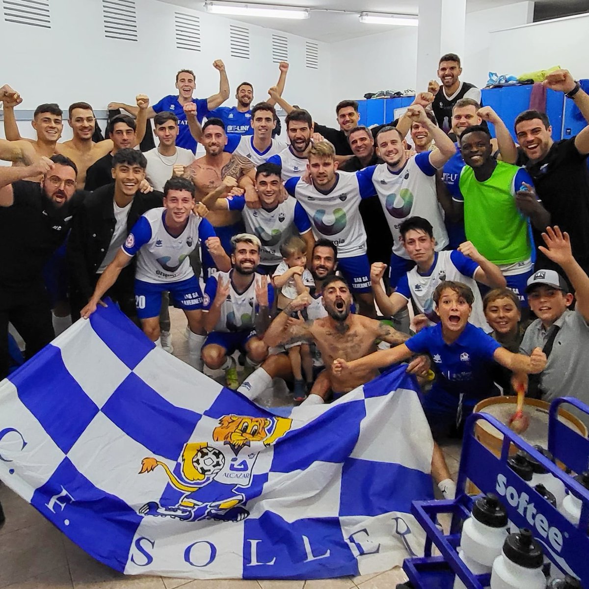💣💣💣 Finaaaal! 🔥THIS IS SÓLLER!

💪 #CFS 1-0 <a href="/playasdecalvia/">playasdecalvia</a> . Primer +3 de la temporada

⚪🔵
UN POBLE, UN EQUIP