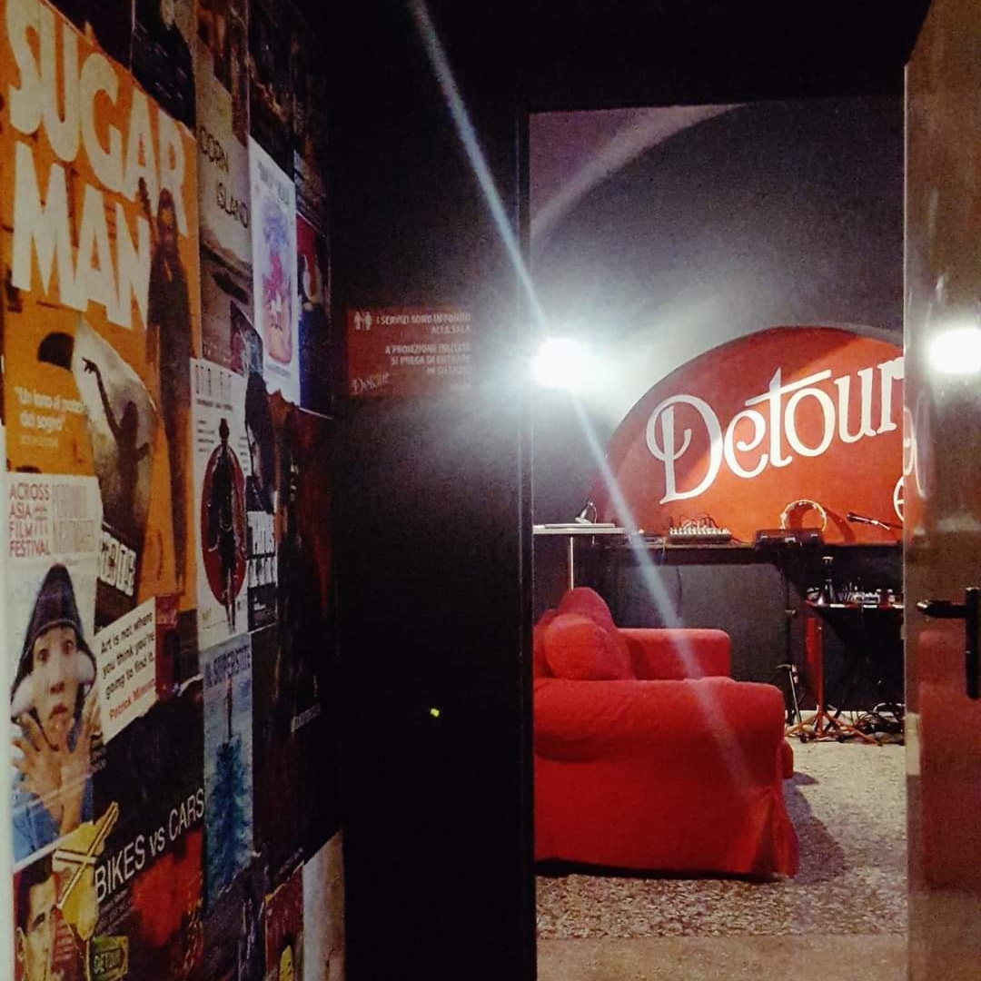 Film in versione originale con sottotitoli in italiano. 
Consulta il programma sul nostro sito e iscriviti alla newsletter 

ENG 
Films are in original version with Italian subtitles.
Check the program on our website and subscribe to the newsletter 

🎬❤️ cinedetour.it