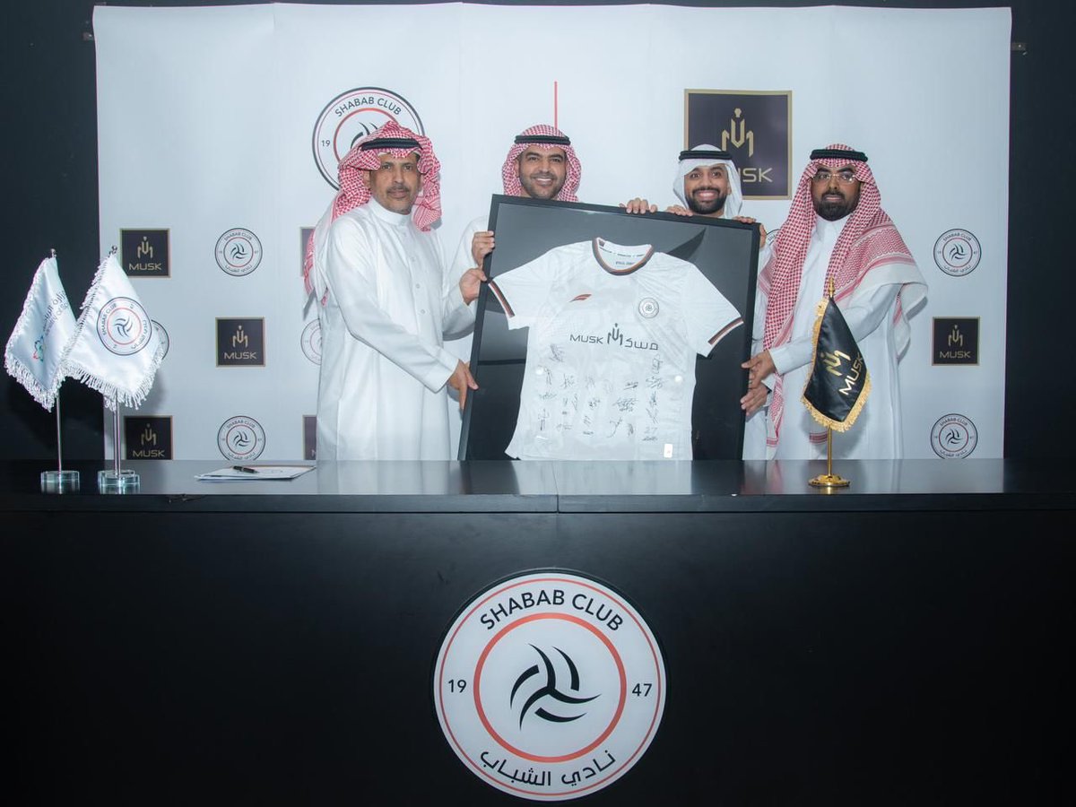 musk4perfume's tweet photo. تعاقدنا من هنا 🤩🤍🖤
 و نادي الشباب فاز من هنا ⚽️✨
@AlShababSaudiFC 
و بهالمناسبة الحلوة حبينا نبارك لكم بطريقتنا كود خصم : يلاشباب 
يخصم لكم 10% عن كل هدف🏃🏻‍♂️⚽️ https://t.co/8ZhFAQe3OL
