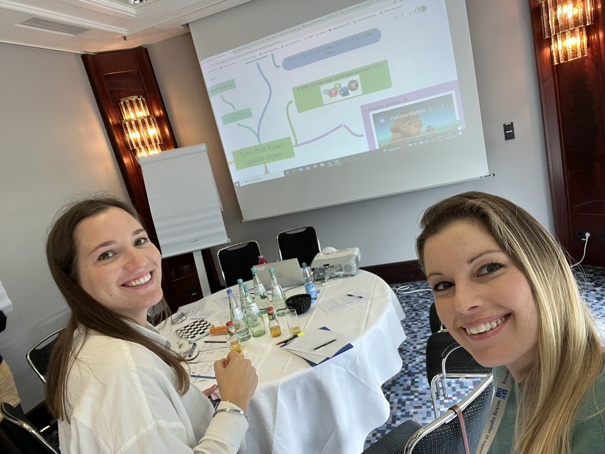 Laura Venezia tweet media