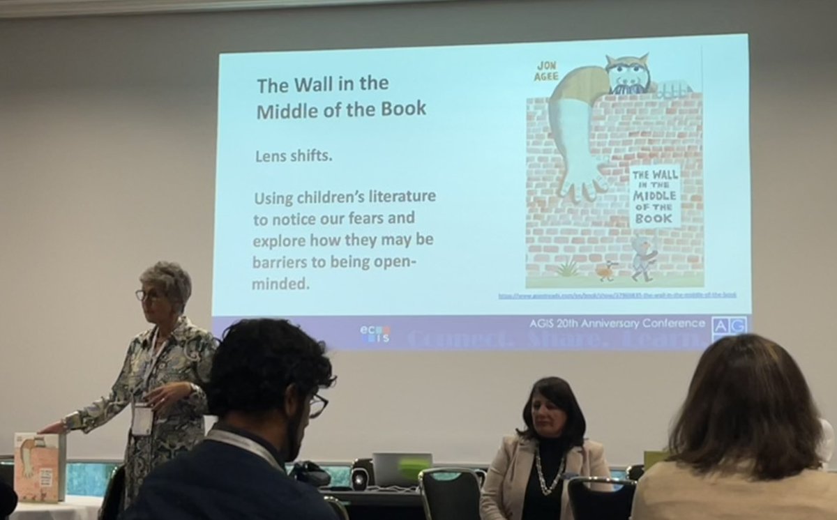 Laura Venezia tweet media