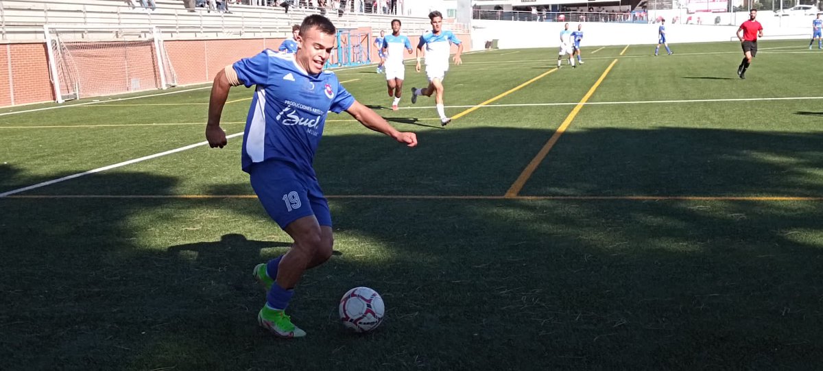 RFFM_oficial's tweet photo. 🏟 Partido de 1° Aficionados Grupo 4° en el #JoseRodriguez  entre los equipos @ATVALDE 🆚 @cdpuertabonita dirige el encuentro #YousriHamaj ayudado en las bandas por #GarciaCartas y #BautistaCaceres.

👤 @AngelBravoRFFM Directivo de Seguridad presenciando el partido en directo. https://t.co/3KTxqjrbKh
