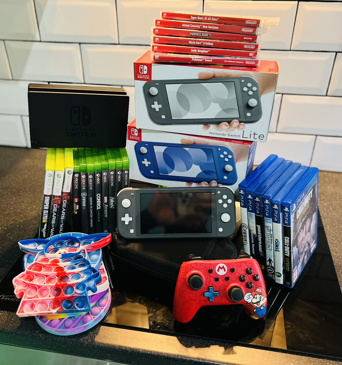 JJeffect18's tweet photo. Social media is a powerful tool when used right. In just a few days The JJeffect CIC Christmas gift for a unwell or a child in need has already racked up all this with more on its way 🤯 Times are but some people have nothing, so we hope all these gifts can put smiles on faces ❤️ https://t.co/IORzHloxiP