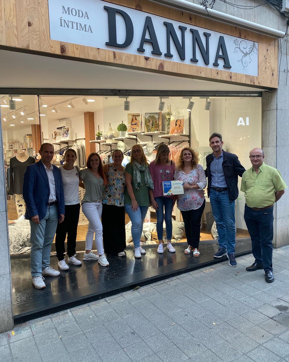 Uns dies de Festa Major plens de vida als nostres carrers gràcies als nostres comerciants.

1er Premi: @floristeria_reig 
2n Premi: <a href="/xocopunt/">xocopunt</a> 
3r Premi: @dannaintima 

I gràcies a <a href="/xavipaz/">Xavi Paz</a> <a href="/aigaba/">Ainoa Garcia</a> <a href="/AjMolinsdeRei/">Ajuntament de Molins de Rei</a> i al representant de Molins Comerç del @forndelpontmolins