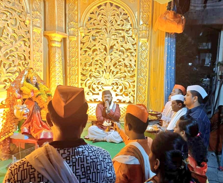 AdvPankajGore's tweet photo. धुळे शहरात नवरात्रोत्सव निम्मित ठिकाठिकाणी आरती व उपस्थिती 🙏🏻🚩🏹🐅😊 #navratri2022 #नवरात्री #UddhavThackeray #Shivsena #AadityaThackeray #aapledhule #AdvPankajGore #शिवसेना #navarati https://t.co/C8GVc2IPh5