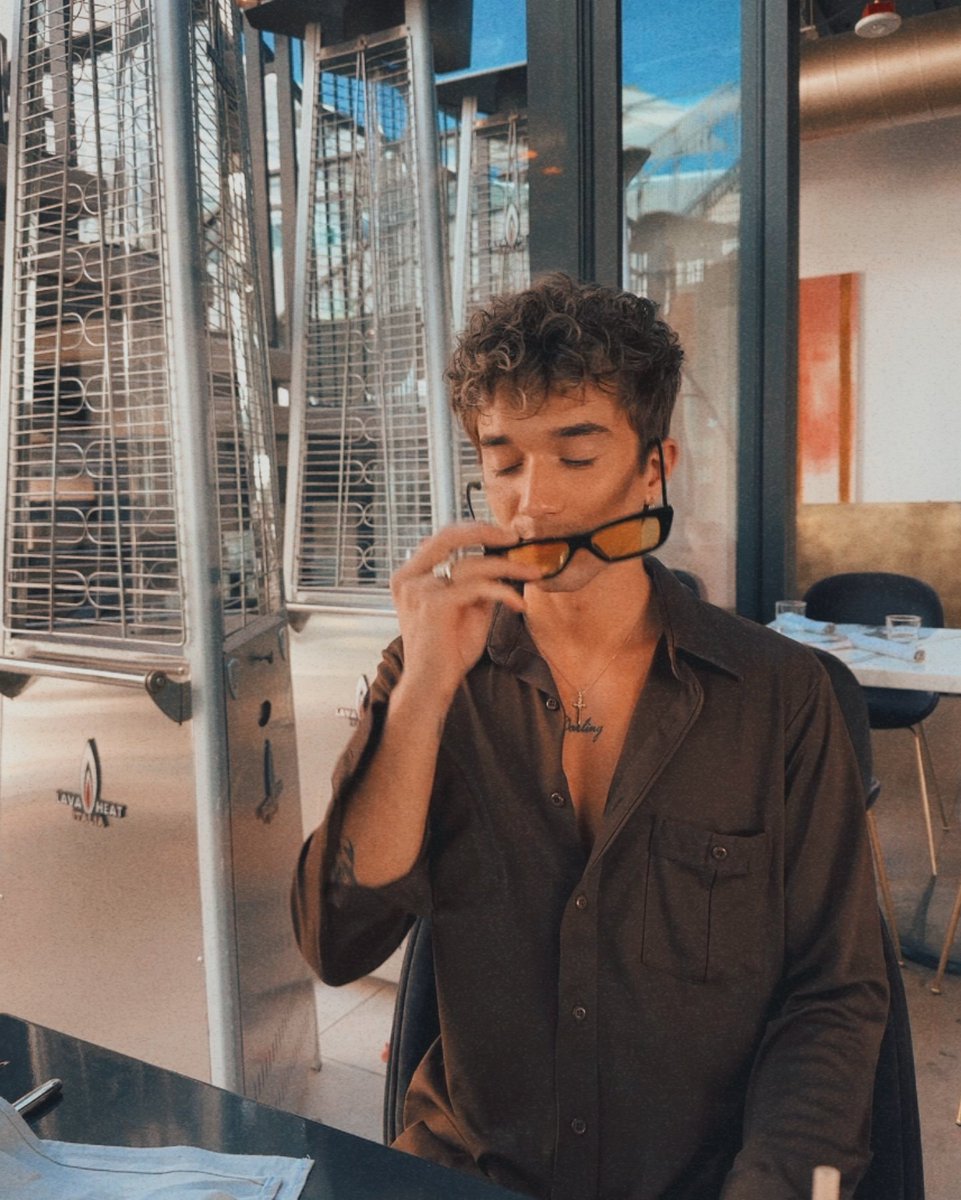 DailyofSeavey's tweet photo. happy sunday ! this is ur reminder to stream can we pretend that we're good by daniel seavey <3 https://t.co/xog9iDdCDp