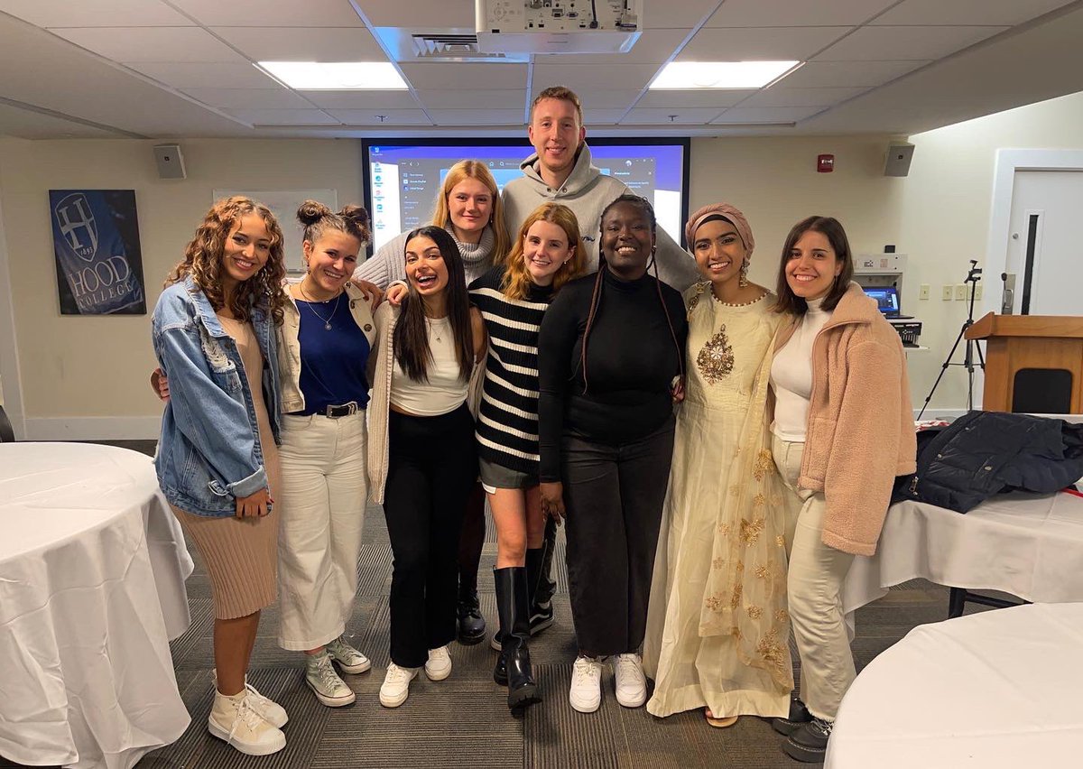 hoodgradschool's tweet photo. Great International Student Dinner attended by President Chapdelaine during Fall Family Weekend! #hoodcollege #fallfamilyweekend #internationalstudents https://t.co/bg5VHt16Rm