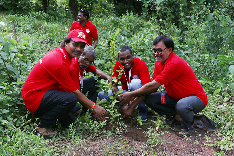 redbrigadeorg's tweet photo. में मिलकर वृक्षारोपण के कार्यक्रम को पूर्ण किया गया। रेड ब्रिगेड इस कार्यक्रम में सहभागी हुए सभी पदाधिकारियों और सदस्यों को धन्यवाद देते हुए उनका आभार प्रकट करती है।
#Registered and #Certified by #12A #80G #CSR #NitiAyog #NGO #SVCTrust #RedBrigade #Awareness #Bike #Rally https://t.co/nXSHYVaB2V