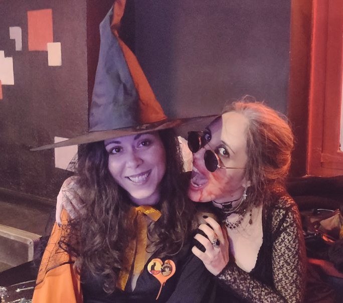 rincondeMelies's tweet photo. 🎃🧵 ¡Que dé comienzo otro hilo cinematográfico de terror para #Halloween2022! 🧵🎃 
@katdagover, directora de @casadelcinecr y @hemocianina, y yo nos centraremos este año en #directorasdecinedeterror. 
Esperamos que disfrutéis y aportéis también vuestras películas preferidas🩸🔪 https://t.co/VUJtbyhXwp