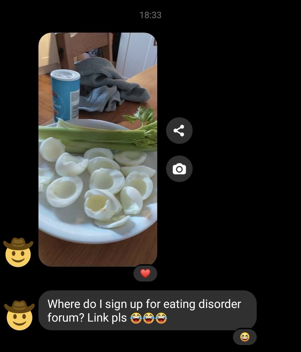 ratbonesz's tweet image. LMFAOOO my gymbro friend cutting for halloween😭😭