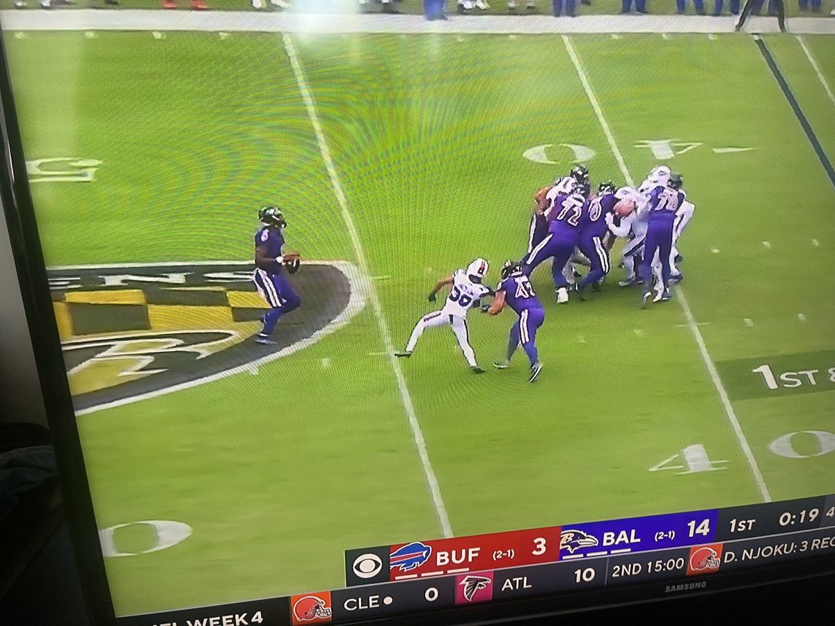 wkbwMichael's tweet photo. I mean, the @BuffaloBills aren’t playing well right now, but how do you miss a hold that is that obvious? #BillsMafia https://t.co/mYeOmU6Buu