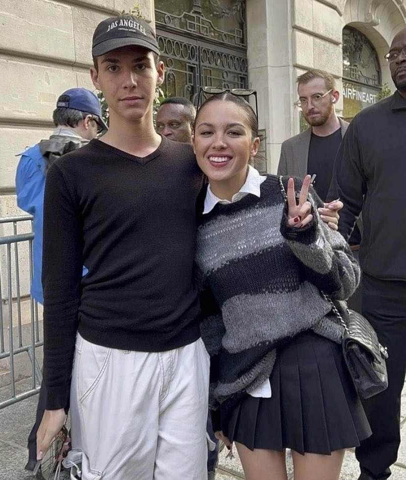 Is This Olivia Rodrigo'S Engagement Ring? Fans Are Freaking Out! - fl6n4ee