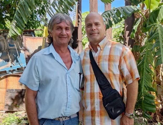 No es Roberto Carlos, pero hoy, con la corriente en Regla casi al 100%, puede que tenga el millón de amigos. Es Yedó, director de operaciones de la OBE. #CDRCuba #Cuba #SoyCederista #SomosDelBarrio #FuerzaCuba