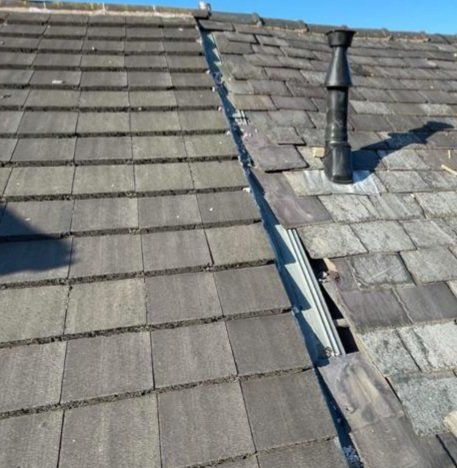 scotty167's tweet photo. @Your_Housing Travis Street, Hyde. Still not fixed despite your promises. 6 months since it was first reported. Internal walls are wet, cold, mouldy. Now affecting neighbours houses too. https://t.co/DRnS4fPHhk