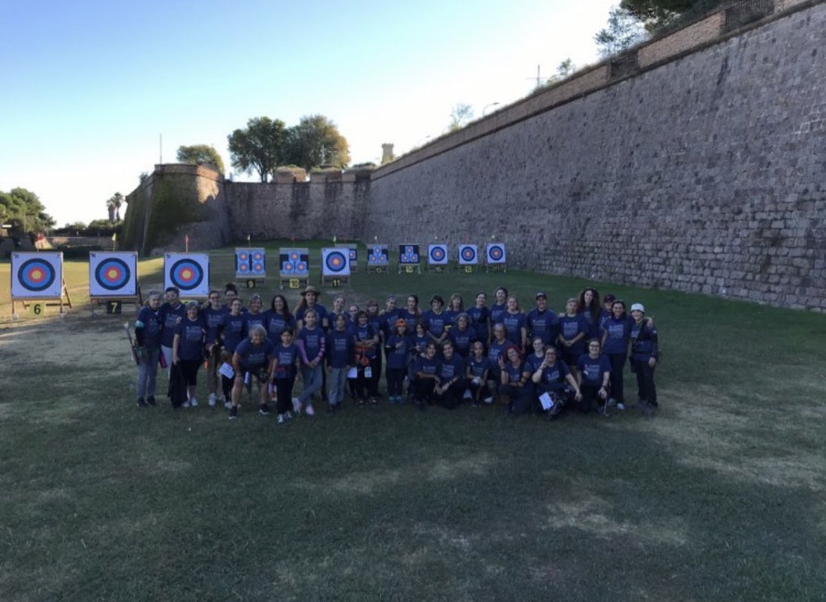 👀 Han participat esportistes de totes les edats i categories: Esquirol, Benjamí, Aleví, Infantil, Cadet, Júnior, Sènior i Veteranes. A més, han pogut fer servir fins a cinc tipus d’arcs diferents: longbow, tradicional, nu, recorbat i compost.