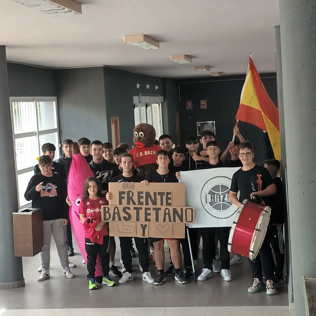 cbbaza's tweet photo. Multiopticas Baza 92 - CDB Roquetas 70
Trabajada victoria de equipo ante un joven rival con algún toque de veteranos que ofreció un buen baloncesto ante los 230 espectadores que acudieron al pabellón bastetano. 
Afortunado del sorteo del jamón @Jamoneselveleta 
@ViverosZuaime https://t.co/KTyJzAAShm