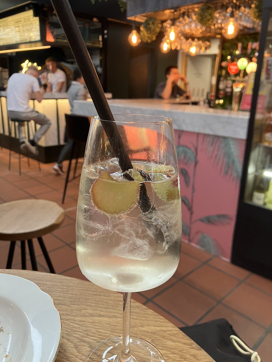 Batzguano's tweet photo. Rubarb spritzer in the land of fire 🔥 and 🧊 https://t.co/txCGVhivUC