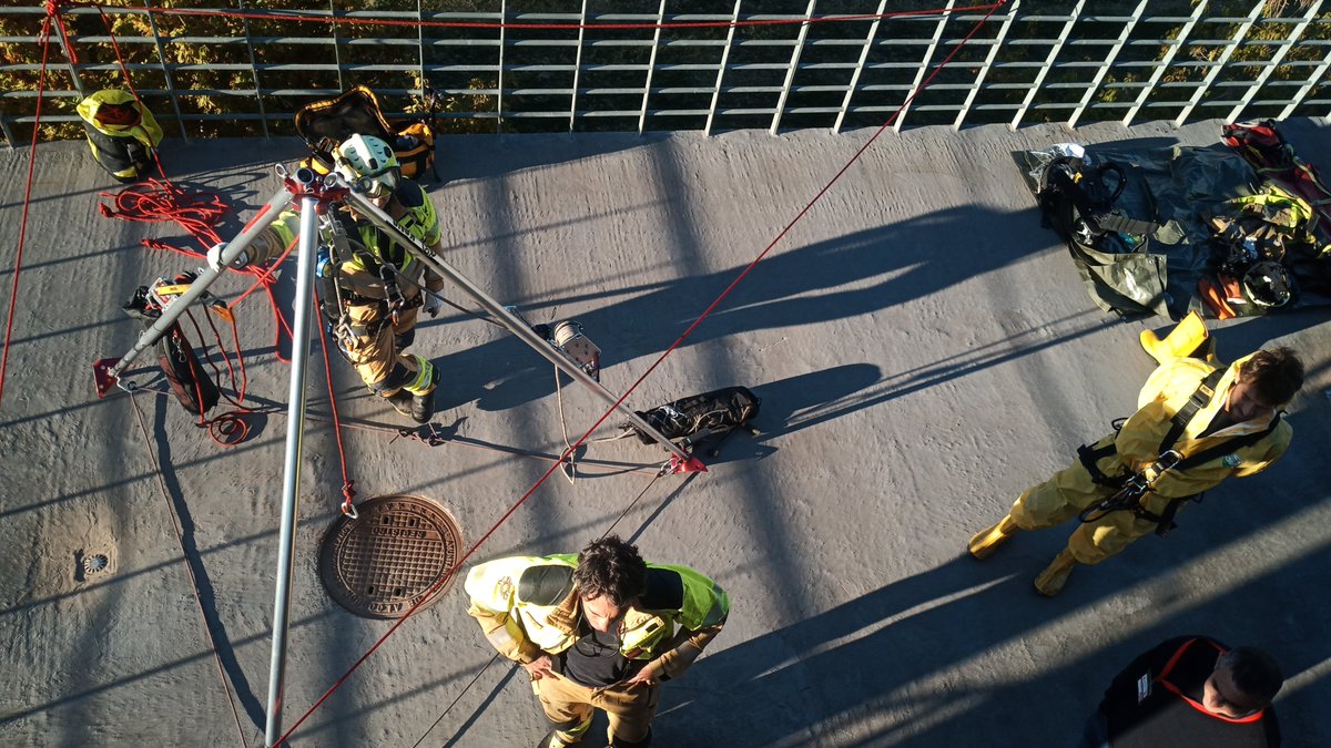 PRLbomberos's tweet photo. 2/4 Resumen en imágenes de lo vivido en Alcorcón.
Estamos satisfechos de cómo ha salido. El feedback que nos han dado es bueno.
Gracias a todos los que nos acompañaron, a los patrocinadores y colaboradores.
Andamos cansados pero ha merecido la pena. Ya pensando en el siguiente.💪 https://t.co/6haDRTt7ET