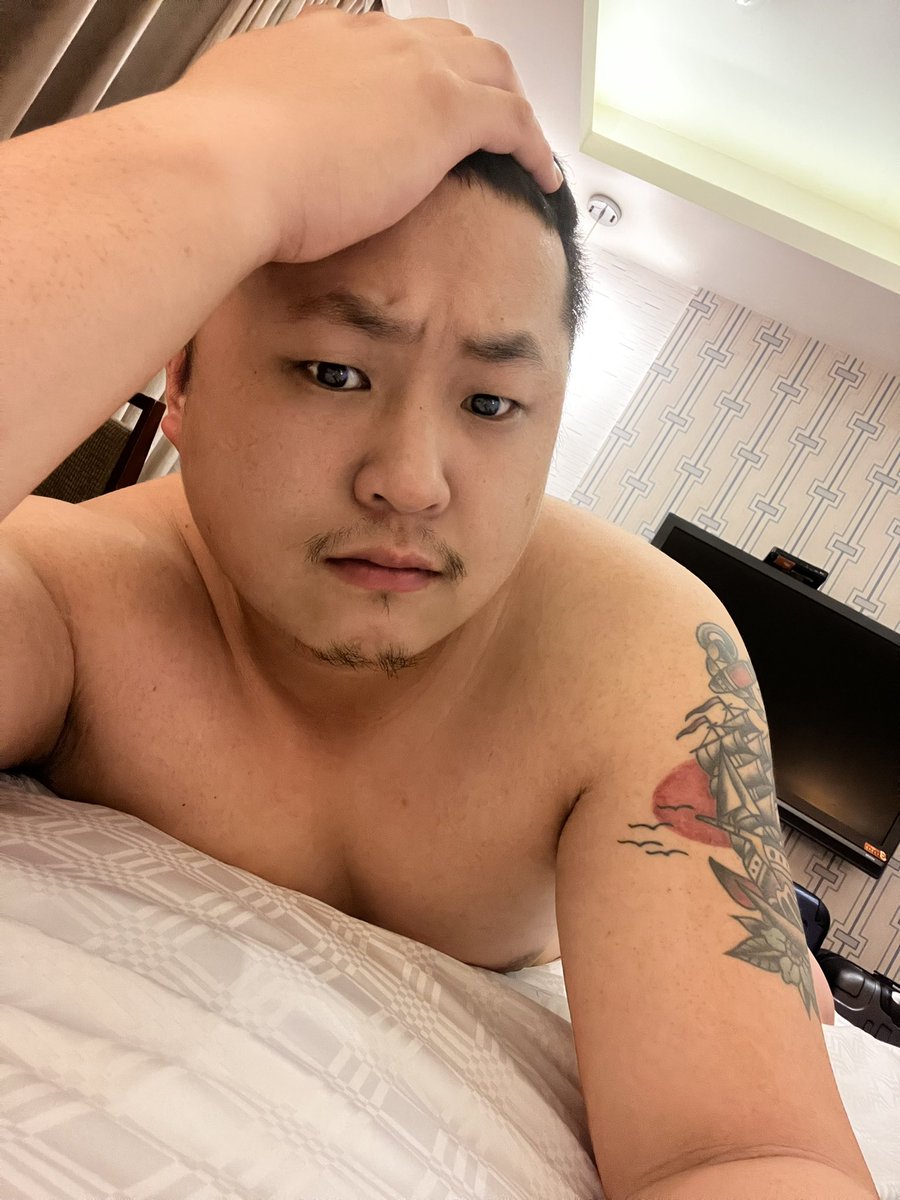 終於回台隔離第0天，該睡又不想睡，好像又少了點什麼🤨