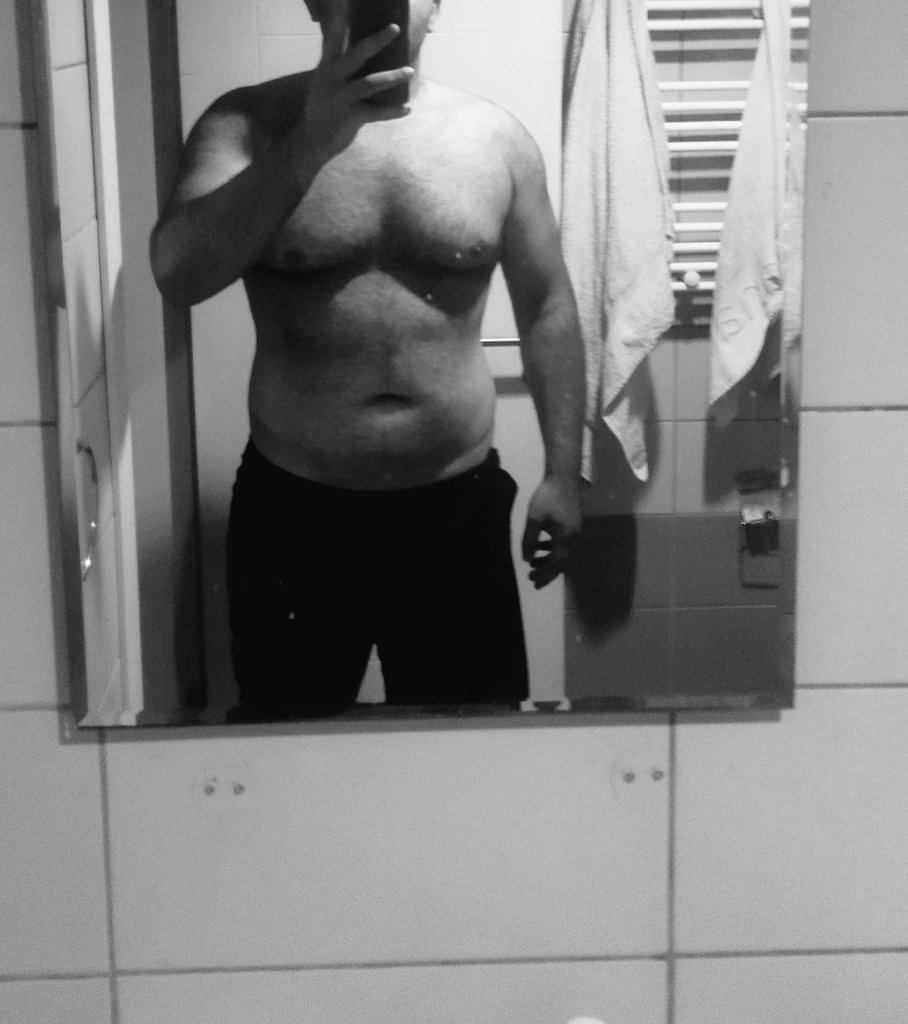 machine33001's tweet photo. 2 gün beslenmeyi bozmam yetiyor göbek çıkmasına 🤬 https://t.co/aJNe7W4gaO