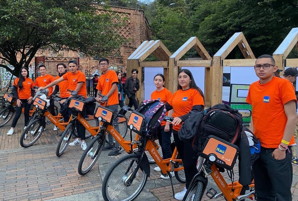 itaucol's tweet photo. Por eso nos pusimos la camiseta naranja y con nuestra #BiciItaú🚲🧡 nos fuimos a recorrer Bogotá hacia #DistritoNaranja🎨 en la Plaza de Toros La Santamaría.
Si eres cliente Itaú es tu oportunidad para moverte con el arte en Bogotá.🏙️
https://t.co/JqKaSMM4t8 https://t.co/zdJtExAWOP