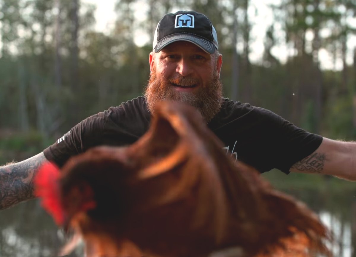 battlbox's tweet photo. Nothing can come between Brandon and his chickens 🐔
#southernsurvivalnetflix #battlbox #currin1776 #netflix #survival #southernsurvival #netflixoriginal #netflixoriginalseries #preparedness #prepare #bestsubscriptionbox https://t.co/0kIQ4WrLlb