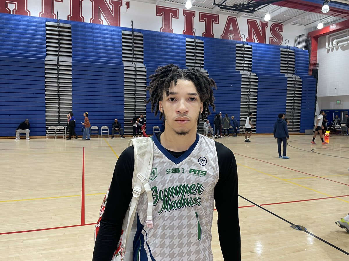 jwherron10's tweet photo. 2024s Diggy Holloway and Chris Brown helped lead St. Charles to a buzzer beater win over SSSAS! Big things coming in Waldorf!

@theCBGLive @TheRealBdotInge https://t.co/CmhOqErtJV