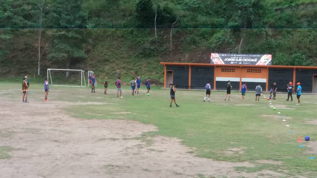 AcademiaKuikas's tweet photo. Nuestros guerreros se preparan para la participación en la Liga Nacional de Fútbol Masculino (3era División ) ¡Vamos guerreros! https://t.co/vpjz0JAAQA
