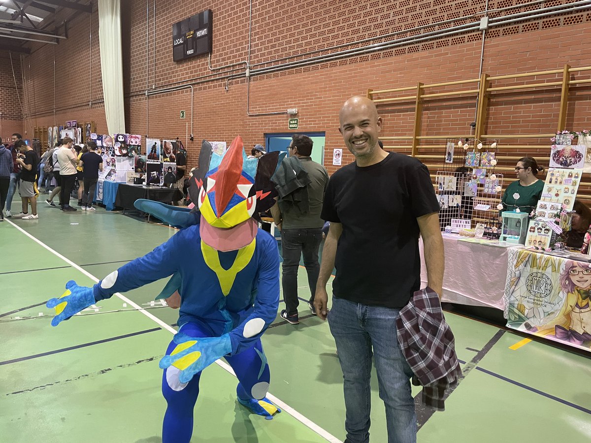 segovia_es's tweet photo. El concejal de @segoviajoven, @Angel_Galindo_, asiste a la clausura de ‘Segovia Freak’, que ha reunido durante el fin de semana una veintena de actividades en torno al cómic, manga, cosplay o videojuegos.
#SegoviaEsFreak
#SegoviaEsJuventud #LaCiudadQueSomos #OrgulloFreak https://t.co/j4BSPqeWAN