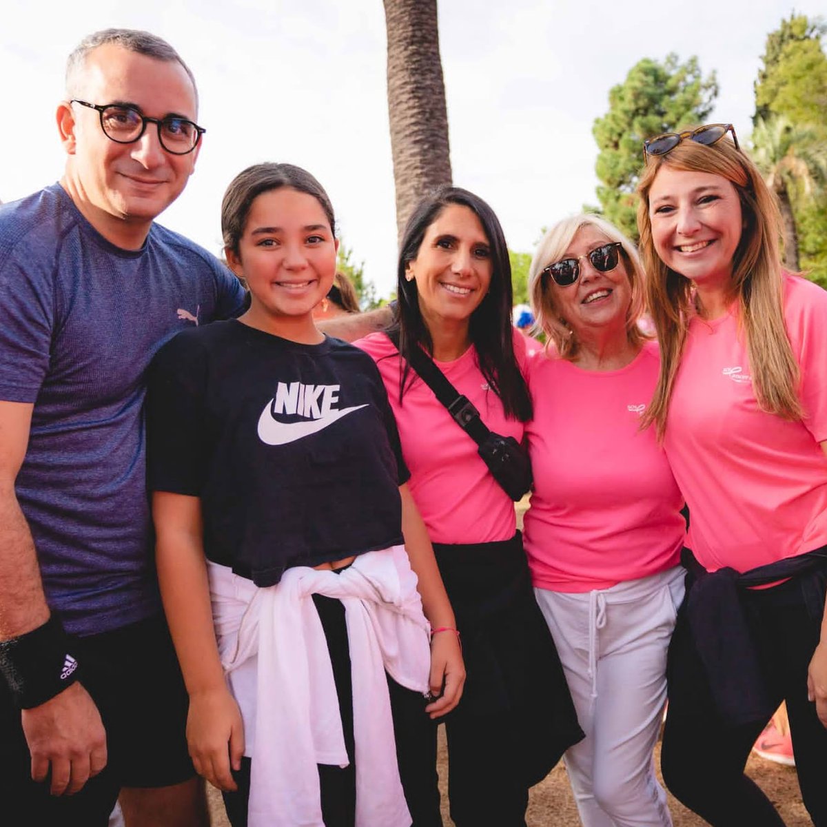 ChBARBOSA06's tweet photo. Plus de 2500 niçoises et niçois mobilisés pour le traditionnel #JoggingRose. Nouveau record battu. Bravo à tous les bénévoles et à @barbaraprotnice pour cette superbe réussite. #octobrerose https://t.co/57YAXhI0BH