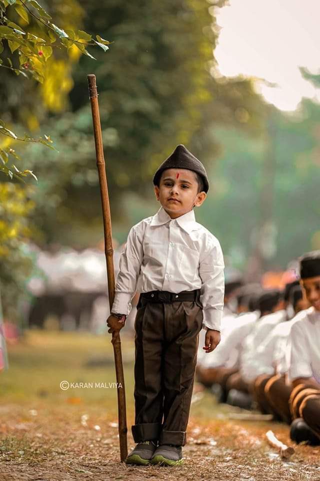 वन्दे मातृभूमि वन्दे,
वन्दे जग-जननी वन्दे।