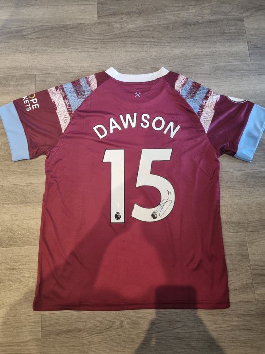 We have teamed up with @SignedMoments again!

We have a 22/22 Home SIGNED Craig Dawson shirt for giveaway!

To enter you MUST
-Follow @SignedMoments and myself

-RT this tweet

Winner announced soon!

Good luck ⚒️⚒️⚒️